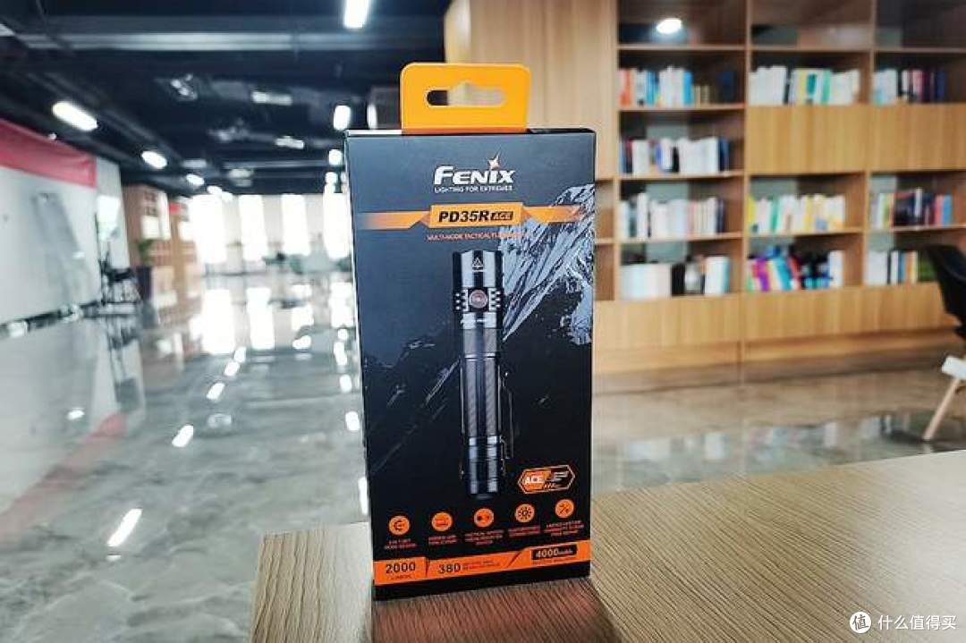 Fenix PD35R ACE：重磅出击的年度力作，三合一战术直筒手电筒！