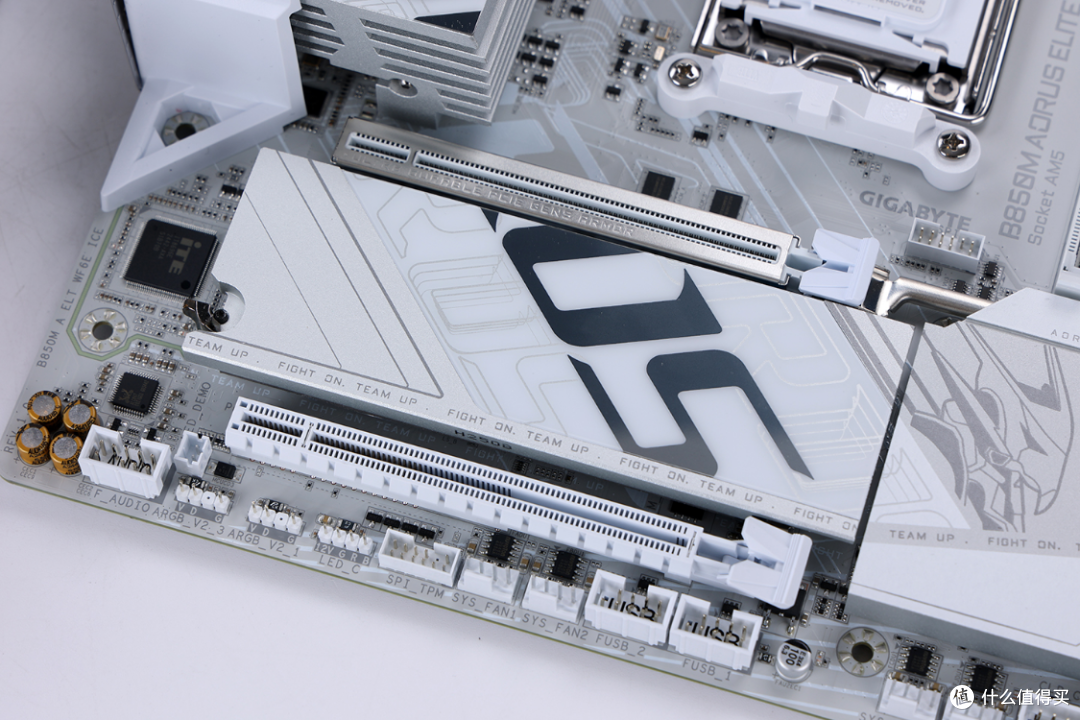 白色AMD性价比装机标准答案,技嘉B850M冰雕搭配98X3D实测