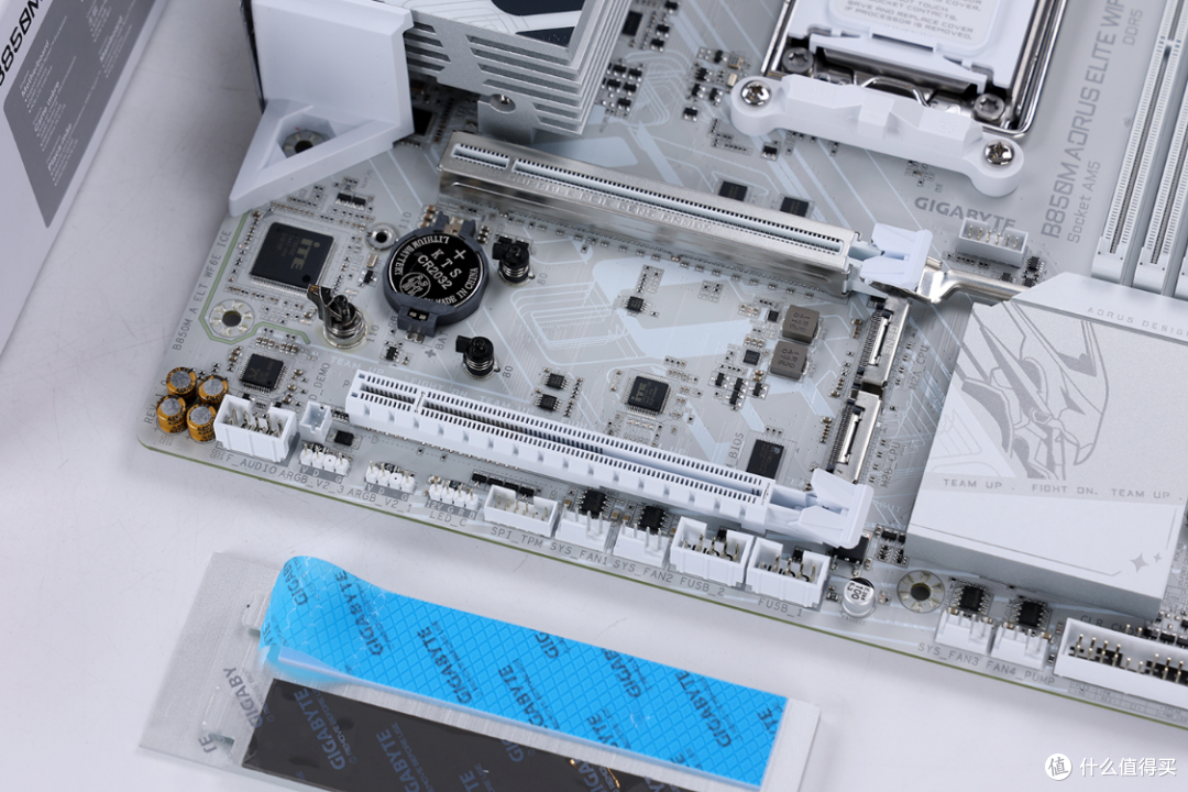 白色AMD性价比装机标准答案,技嘉B850M冰雕搭配98X3D实测