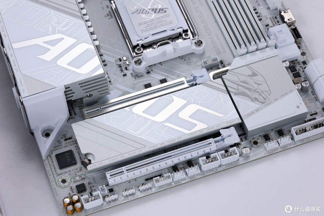 白色AMD性价比装机标准答案,技嘉B850M冰雕搭配98X3D实测