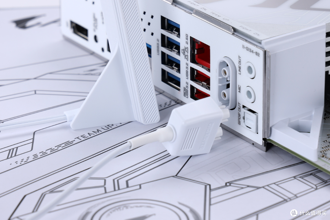 白色AMD性价比装机标准答案,技嘉B850M冰雕搭配98X3D实测