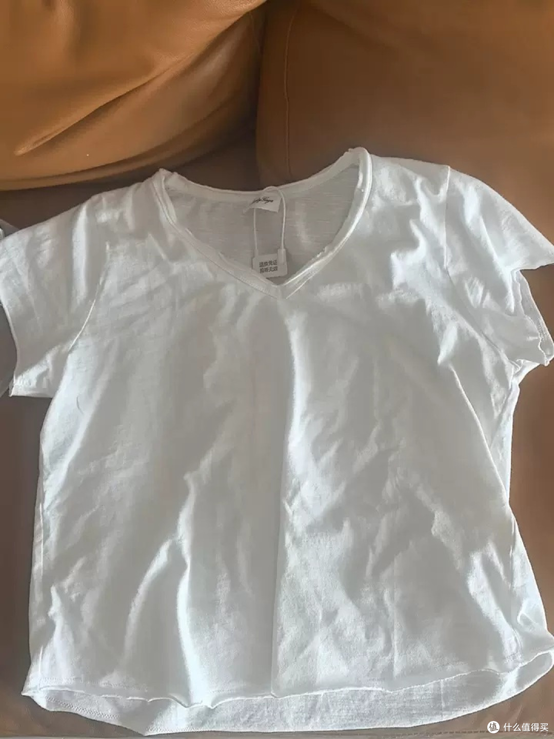 亚麻T恤的夏日体验:舒适与优雅的完美邂逅