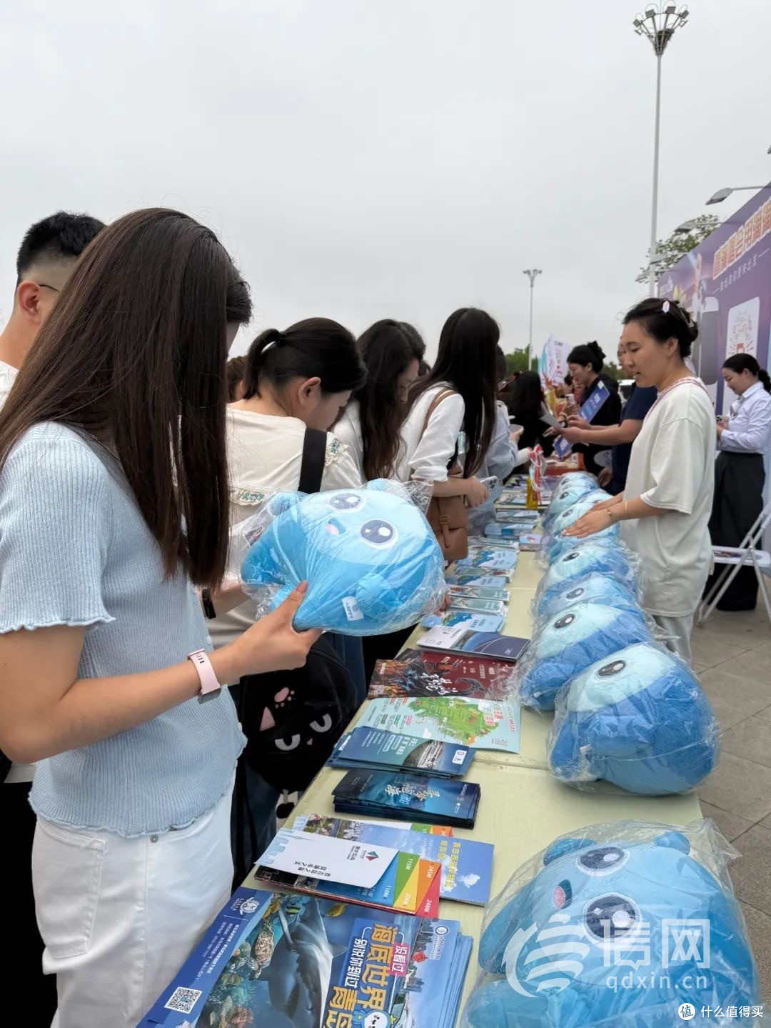 凤凰传奇青岛连唱三场 演唱会变身城市消费升级新密码