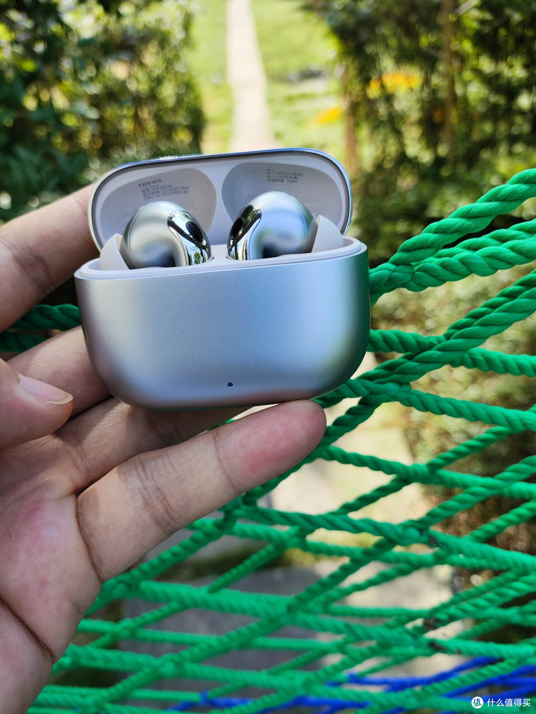有了漫步者Lolli Pro 5真无线立体声降噪耳机,通勤路上不再无聊