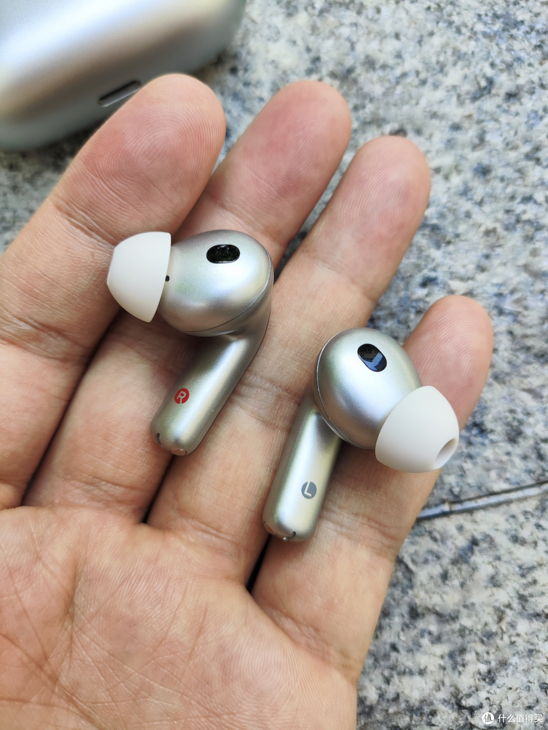 有了漫步者Lolli Pro 5真无线立体声降噪耳机,通勤路上不再无聊