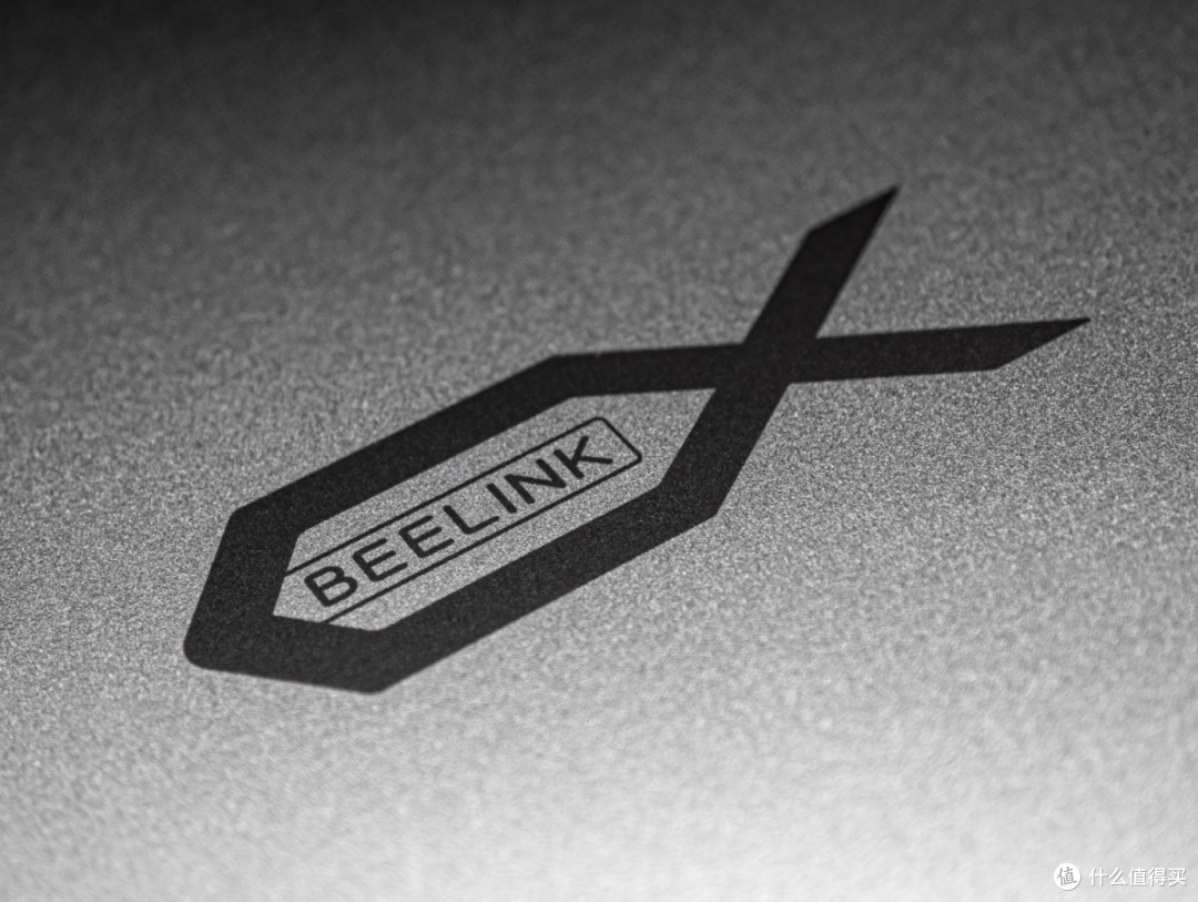 零刻Mate mini硬盘拓展坞:macOS 26 beta共存,Mac mini接口扩容