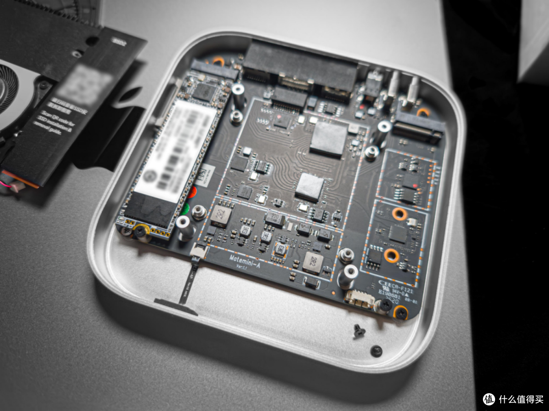 零刻Mate mini硬盘拓展坞:macOS 26 beta共存,Mac mini接口扩容