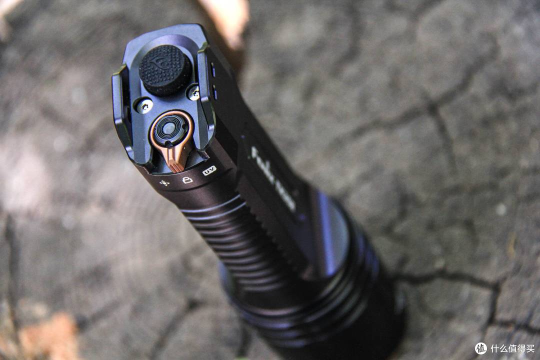 更全面的战术手电,圆方你怎么看?FENIX TK35R