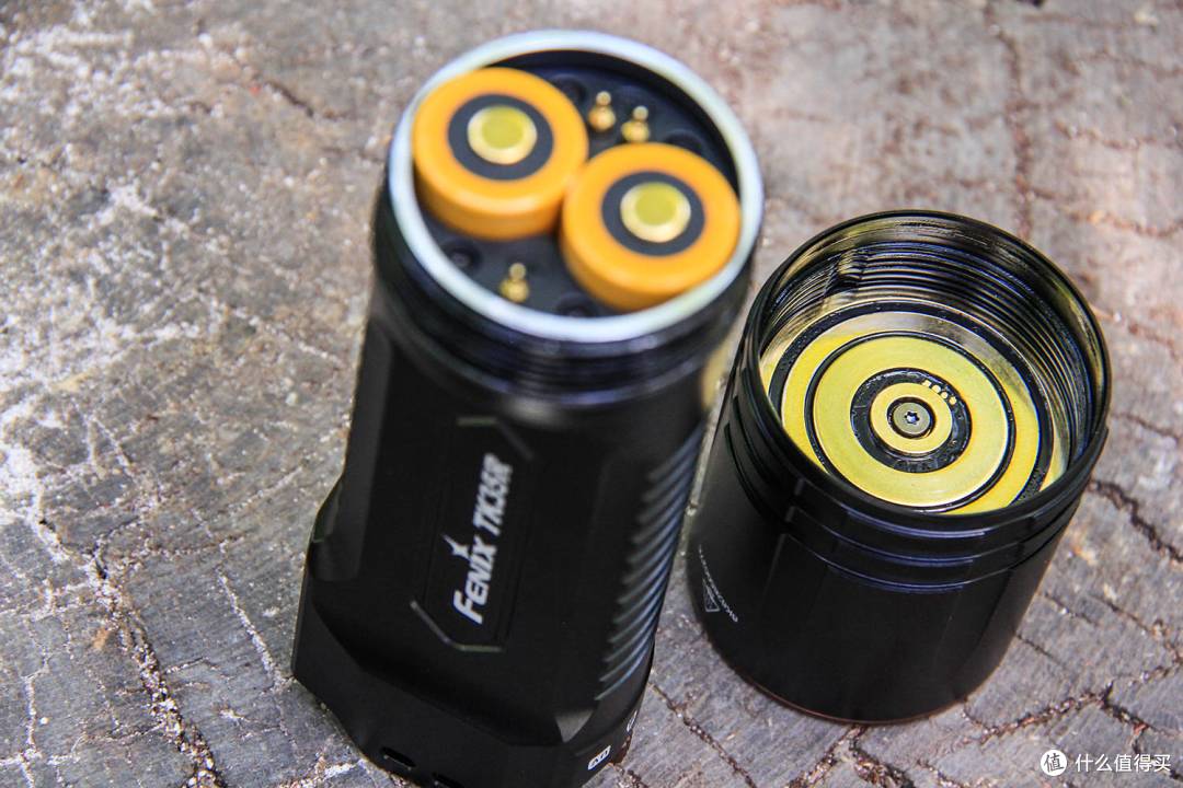 更全面的战术手电,圆方你怎么看?FENIX TK35R