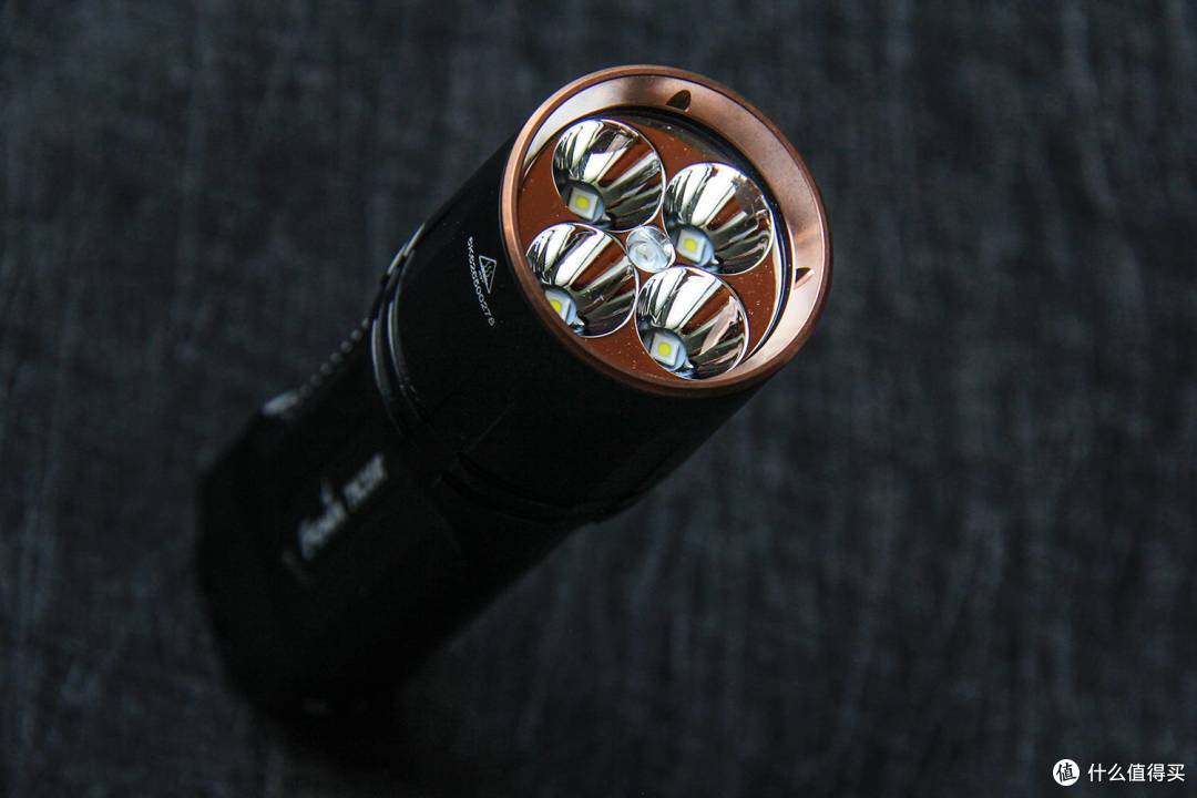 更全面的战术手电,圆方你怎么看?FENIX TK35R