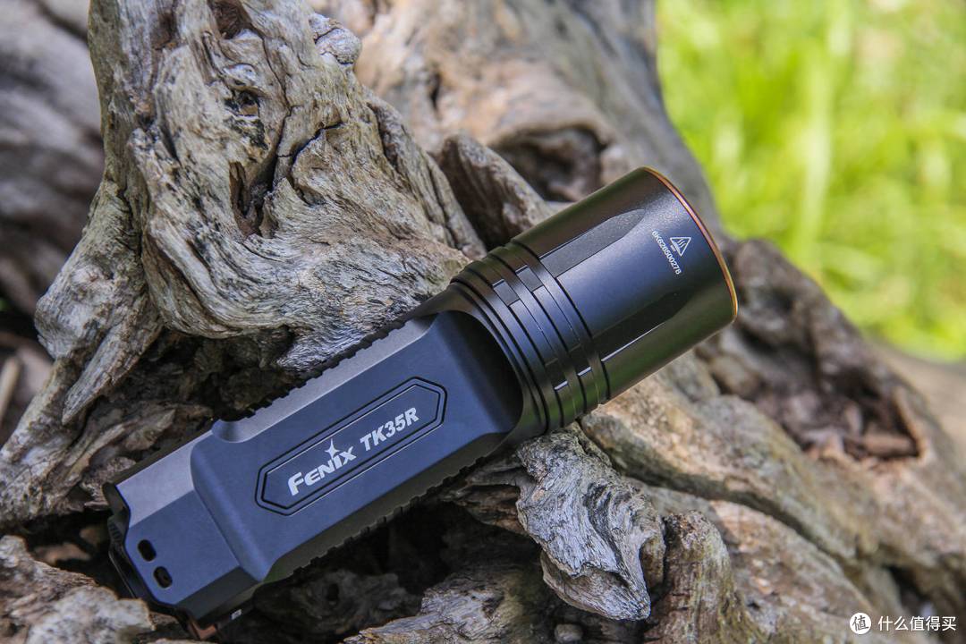 更全面的战术手电,圆方你怎么看?FENIX TK35R