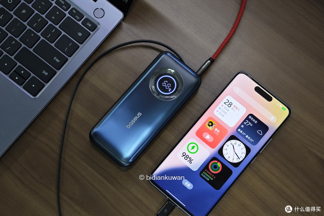自带伸缩线,出门无负担!倍思灵动充10000mAh 45W充电宝实测