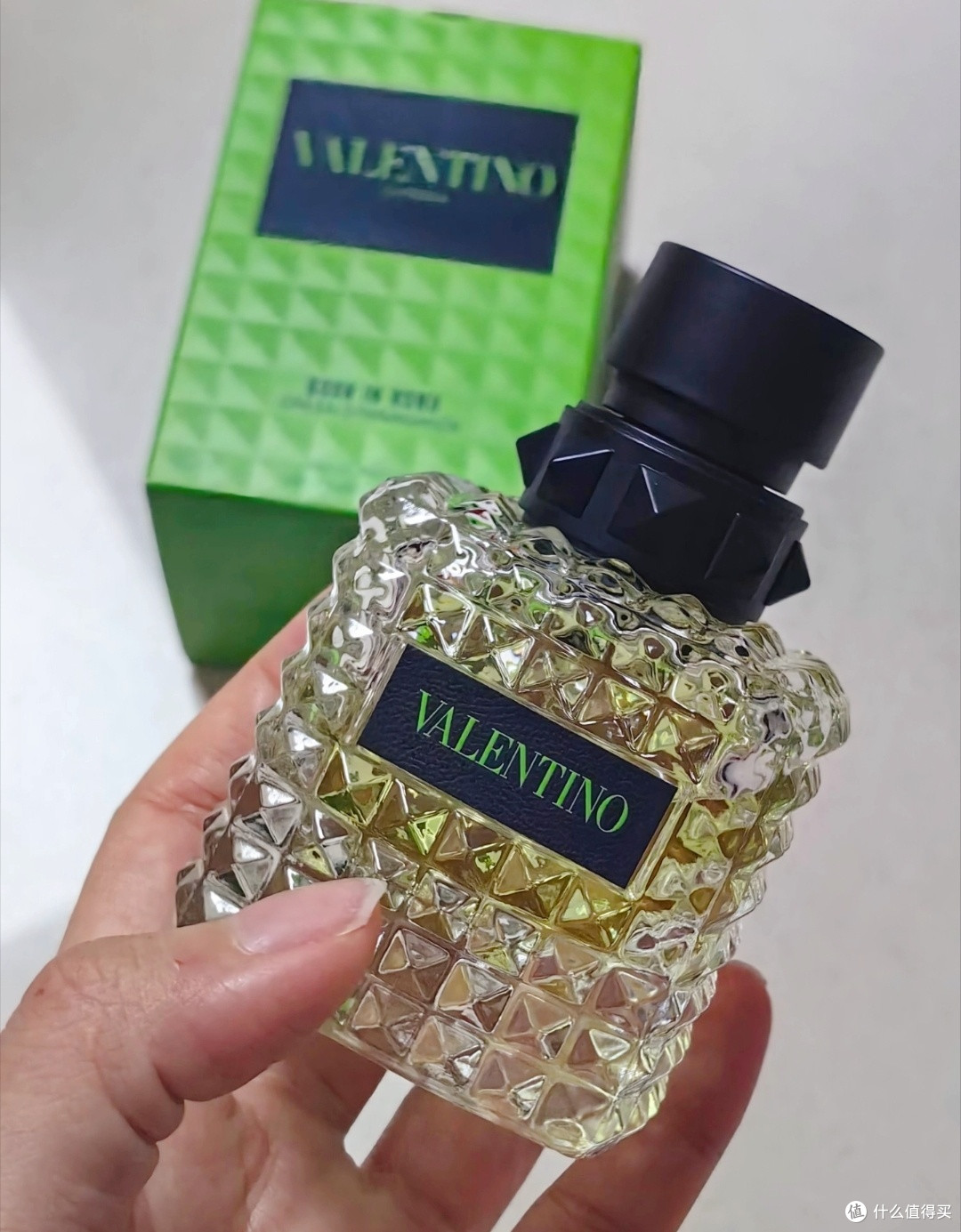 华伦天奴 随性小姐（绿色纵享）浓香水：茶香里的甜蜜魔力
