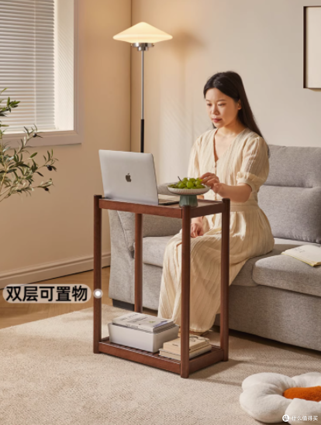 家逸胡桃色边几小推车:小户型的实用美学