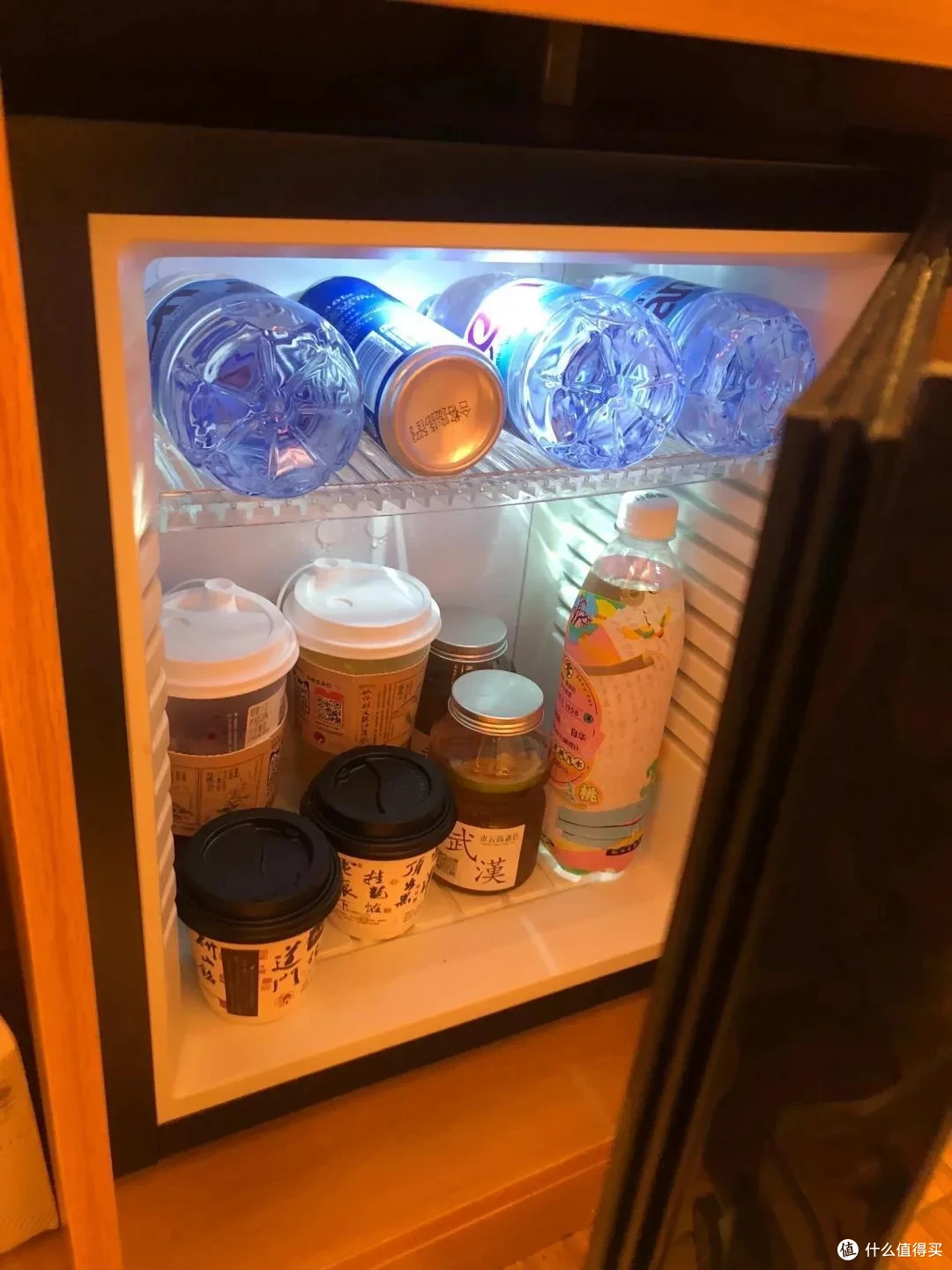 酒店保洁阿姨提醒:房间“矿泉水”别喝,看完转告家人!