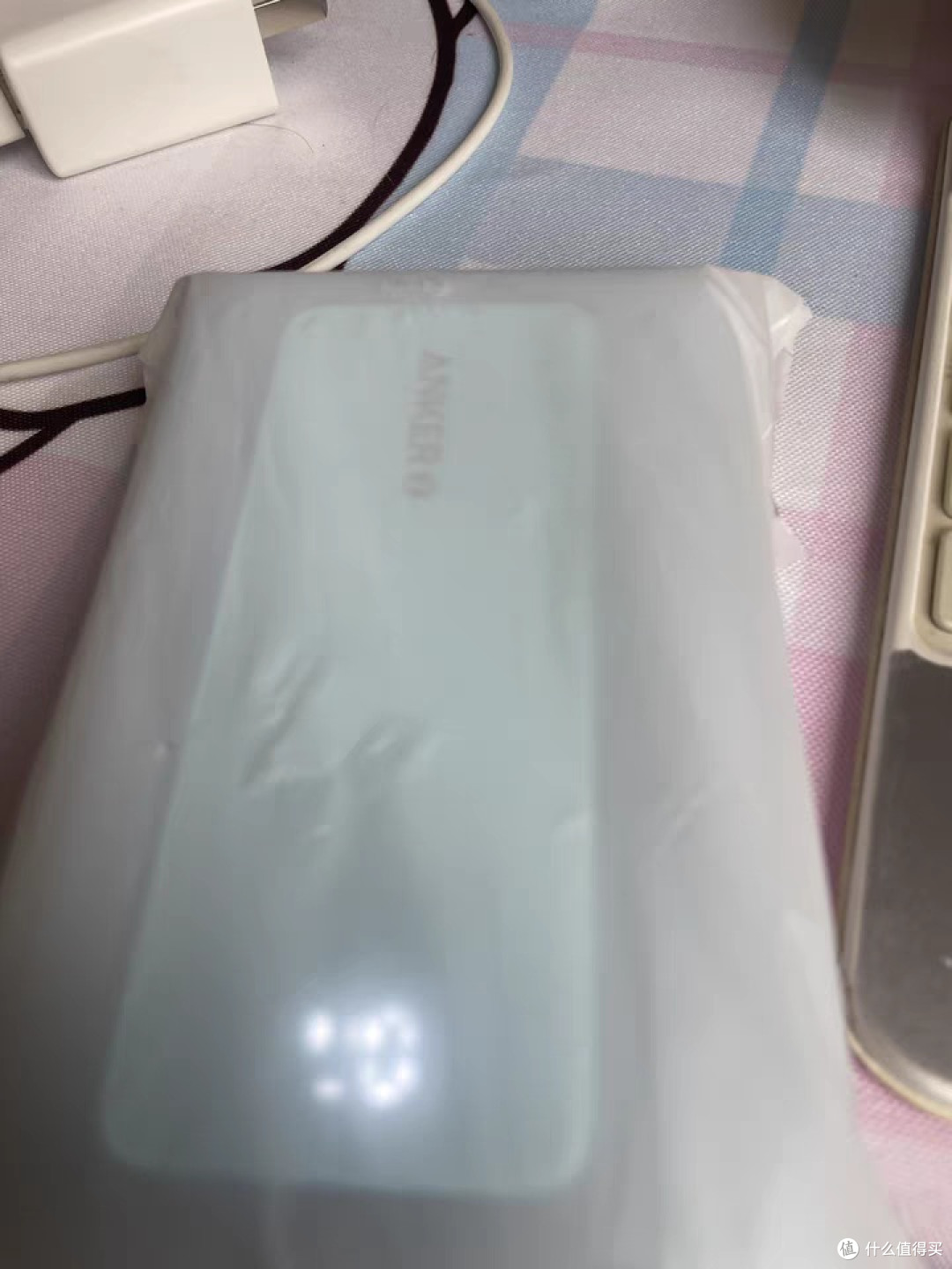 安克S1伸缩线充电宝体验：45W快充+超薄设计，iPhone的完美拍档  