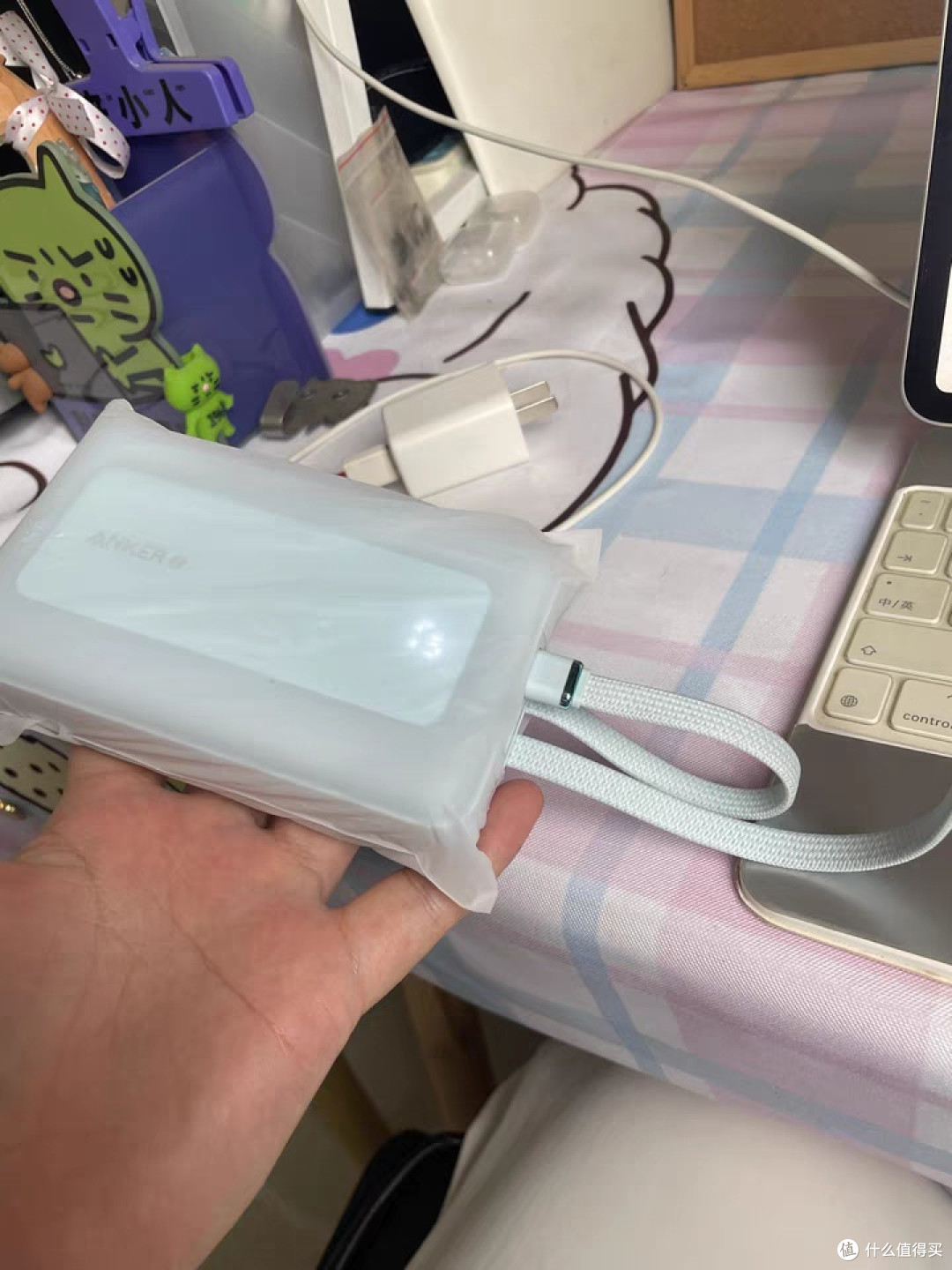 安克S1伸缩线充电宝体验：45W快充+超薄设计，iPhone的完美拍档  