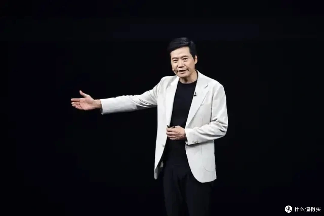 小米拼了!大批YU7现身小米工厂,保证上市交付