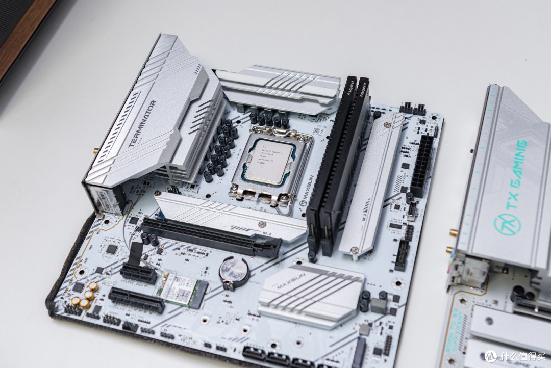 决赛圈,I/A平台怎么选?同价14700KF/9700X配置实测给你答案