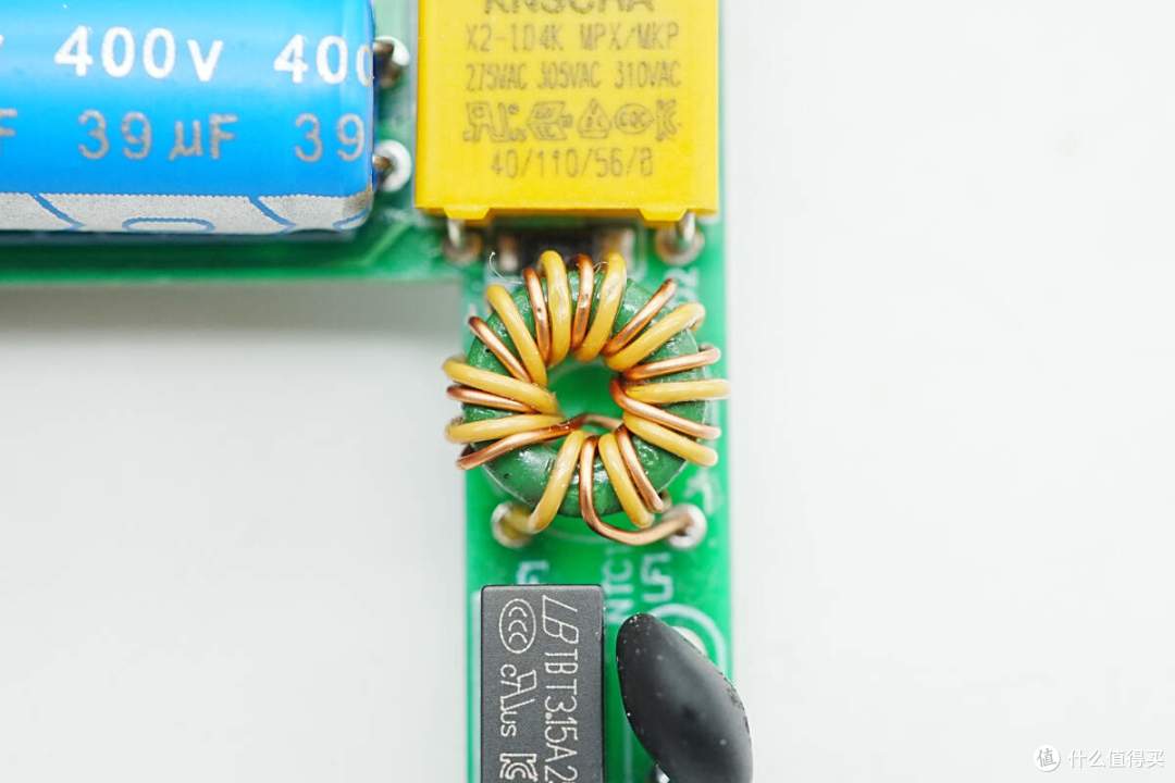 功率密度达2.24W/cm³,硅动力65W slim超薄氮化镓快充方案解析