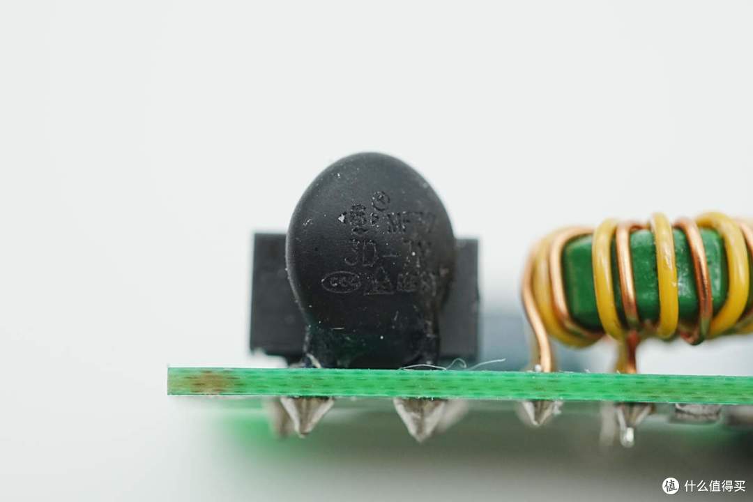 功率密度达2.24W/cm³,硅动力65W slim超薄氮化镓快充方案解析