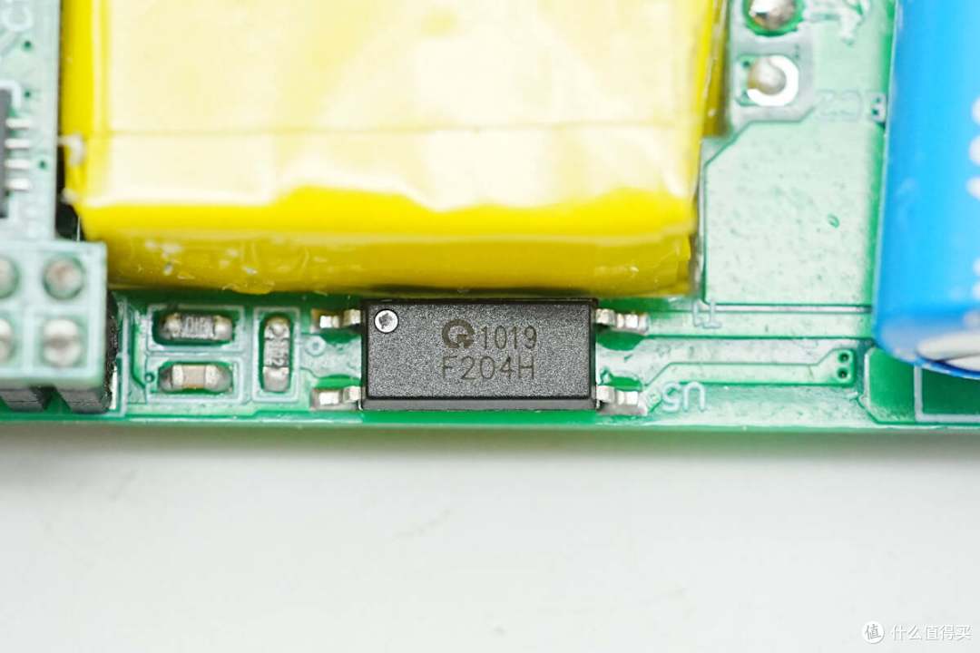 功率密度达2.24W/cm³,硅动力65W slim超薄氮化镓快充方案解析