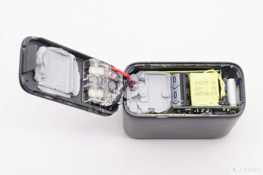 拆解报告:ANKER安克智显充Lite 100W氮化镓充电器A121B