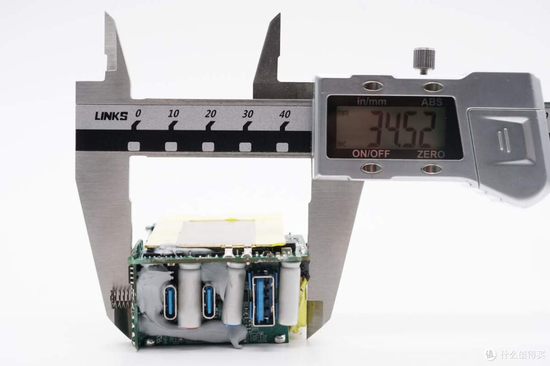 拆解报告:ANKER安克智显充Lite 100W氮化镓充电器A121B