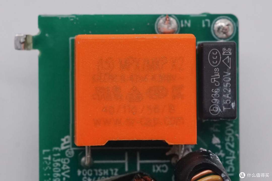 拆解报告:ANKER安克智显充Lite 100W氮化镓充电器A121B
