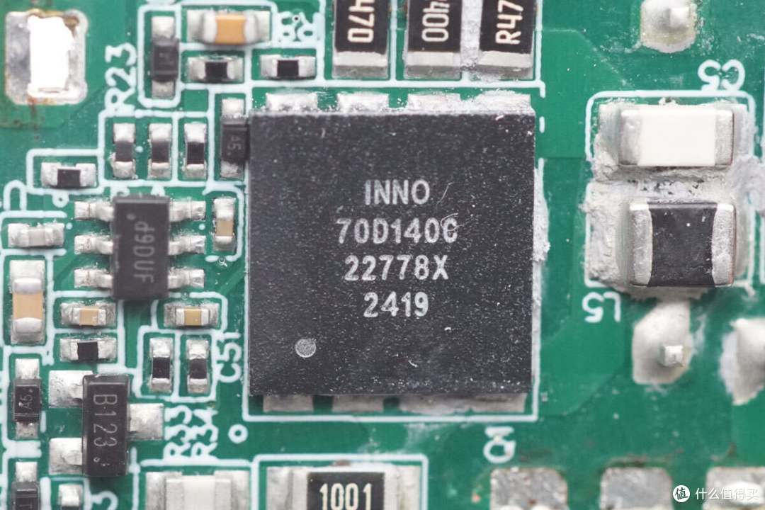 拆解报告:ANKER安克智显充Lite 100W氮化镓充电器A121B