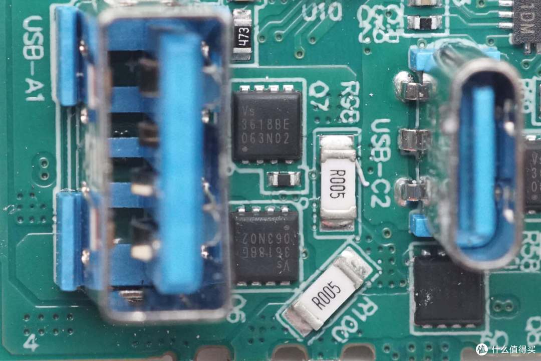 拆解报告:ANKER安克智显充Lite 100W氮化镓充电器A121B