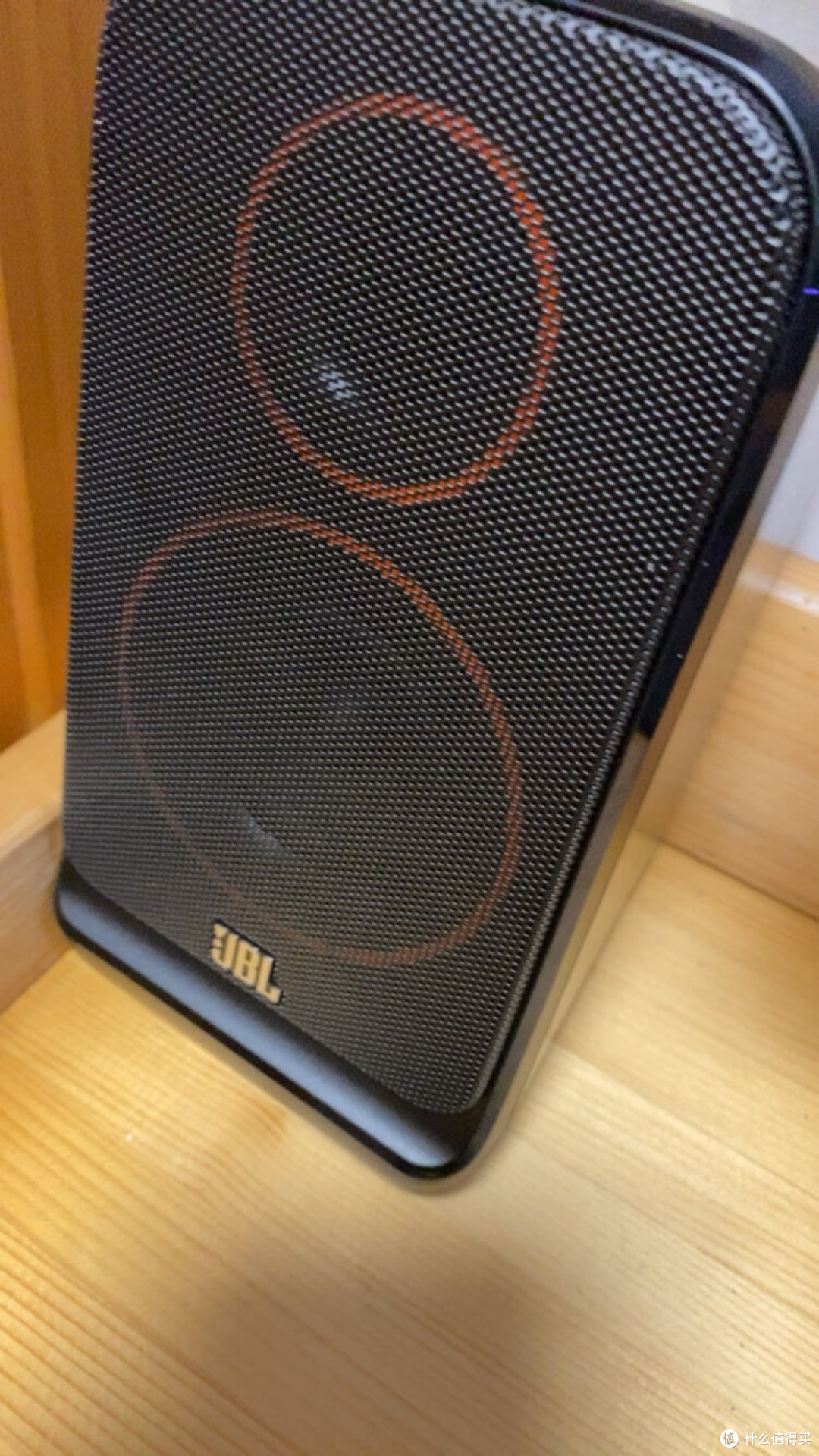 JBL桌面音箱:小体积大音质