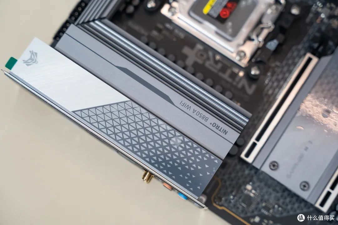 便宜大板稳控旗舰U显!蓝宝石氮动B850A主板实测