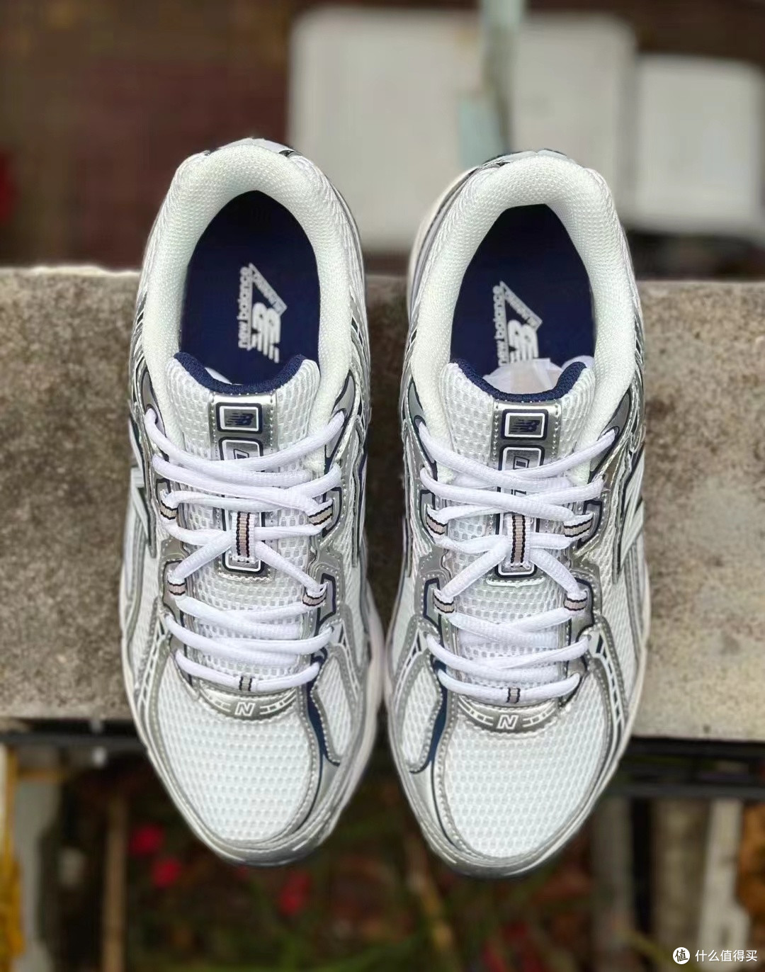 Y2K复古潮流:New Balance NB740 跑步鞋