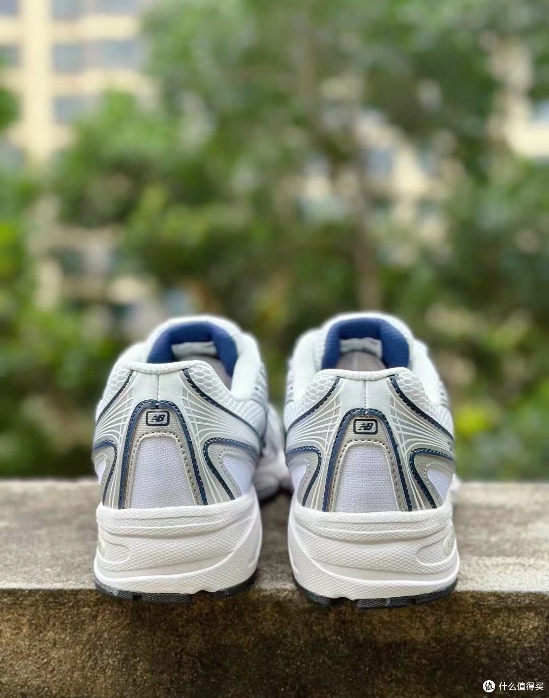 Y2K复古潮流:New Balance NB740 跑步鞋