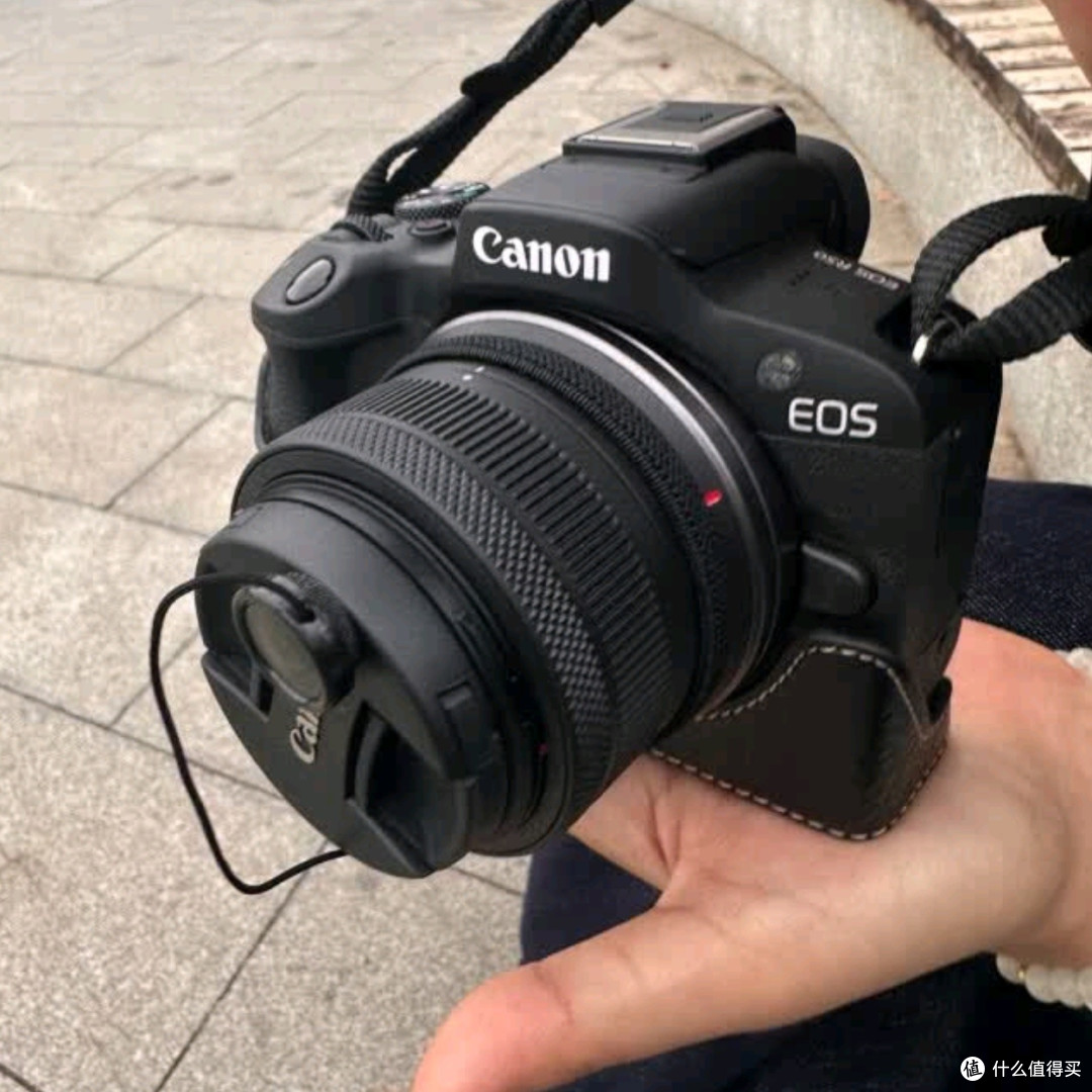 佳能EOS R50微单数码套机测评：小巧便携，智能拍摄新体验