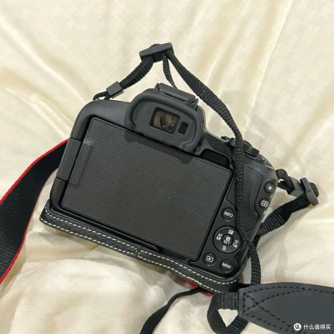 佳能EOS R50微单数码套机测评：小巧便携，智能拍摄新体验