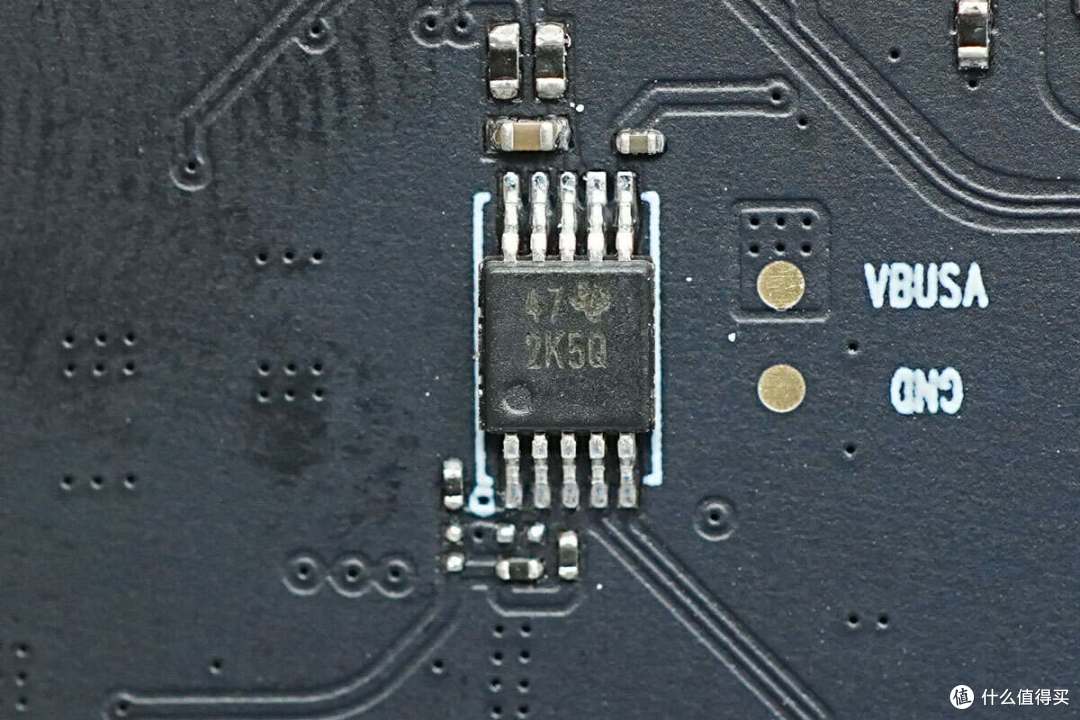 配备面向次时代的雷电5接口，安克14合1桌面充电扩展坞拆解