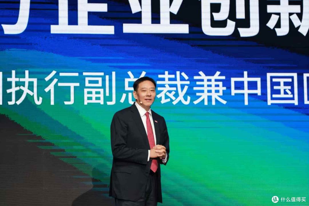 全栈AI核爆！联想刘军打造“硅基战队”，超级智能体颠覆未来