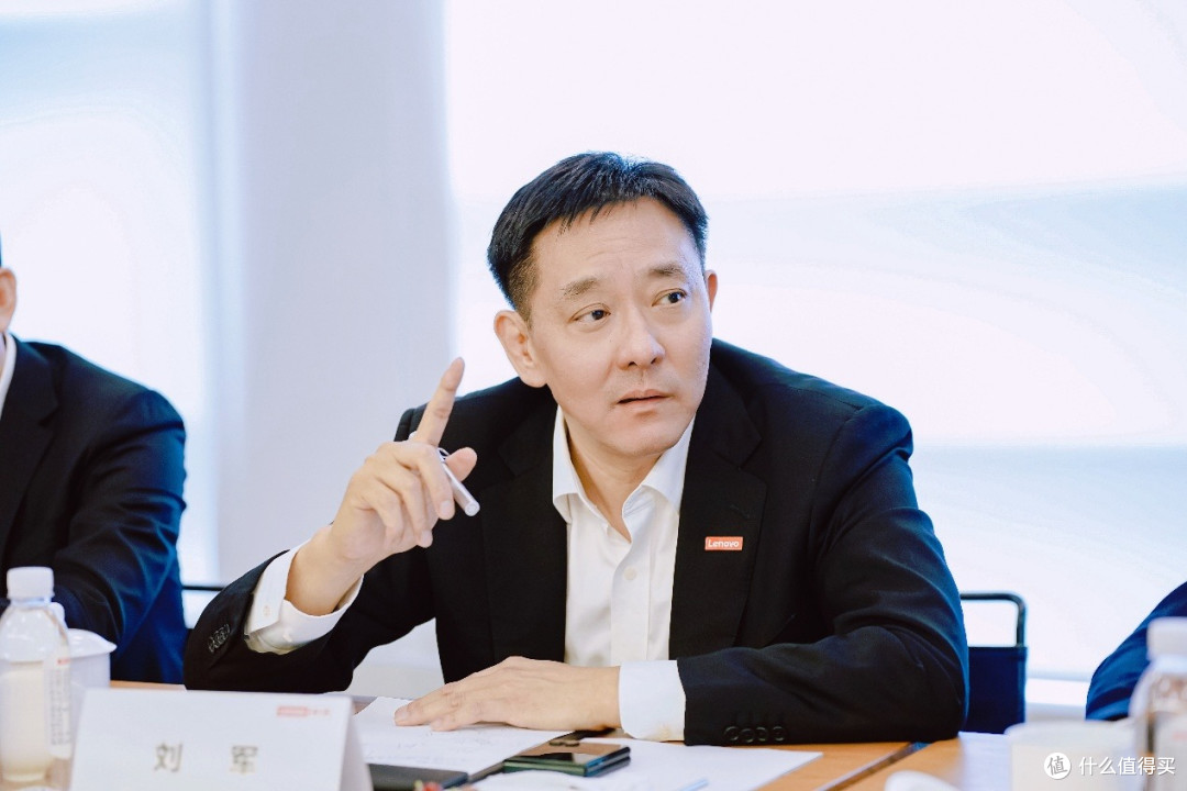 全栈AI核爆！联想刘军打造“硅基战队”，超级智能体颠覆未来