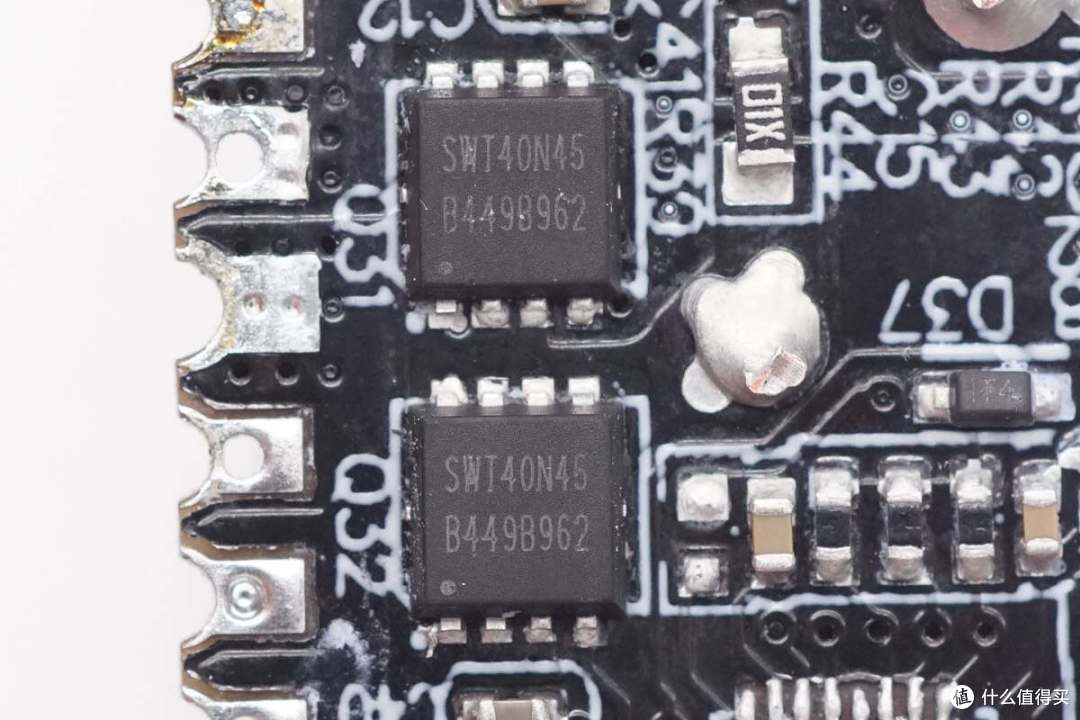 双C口和线均支持67W快充,倍思伸缩线氮化镓充电器拆解