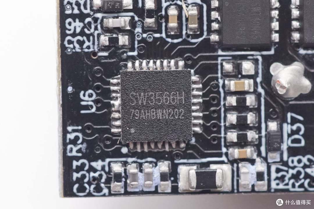 双C口和线均支持67W快充,倍思伸缩线氮化镓充电器拆解