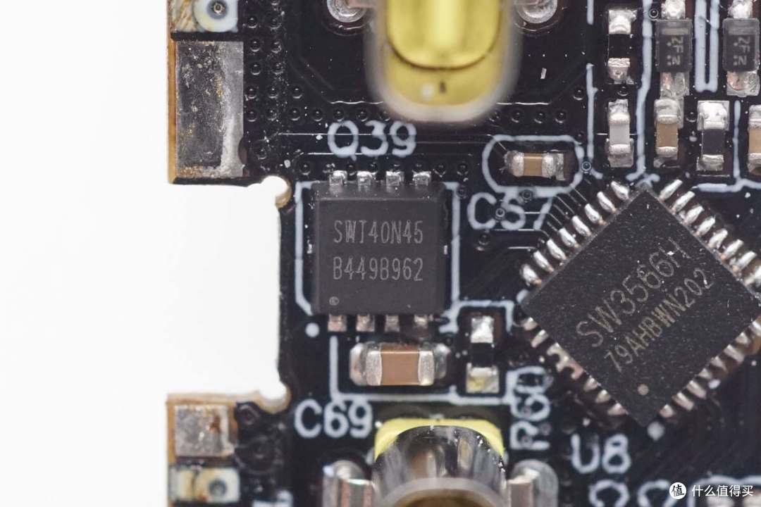 双C口和线均支持67W快充,倍思伸缩线氮化镓充电器拆解
