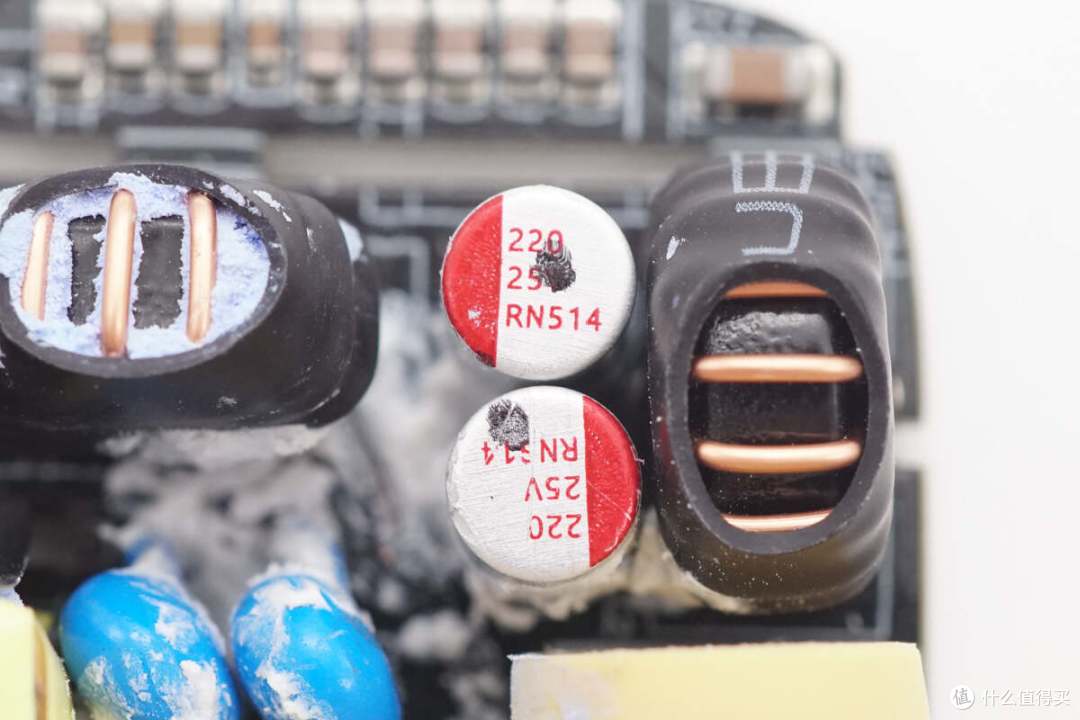 双C口和线均支持67W快充,倍思伸缩线氮化镓充电器拆解