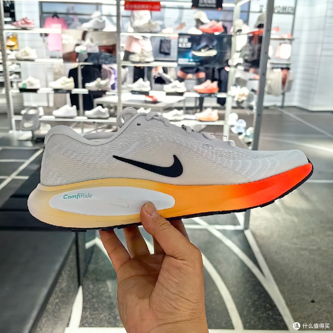 Nike journey run 新配色!