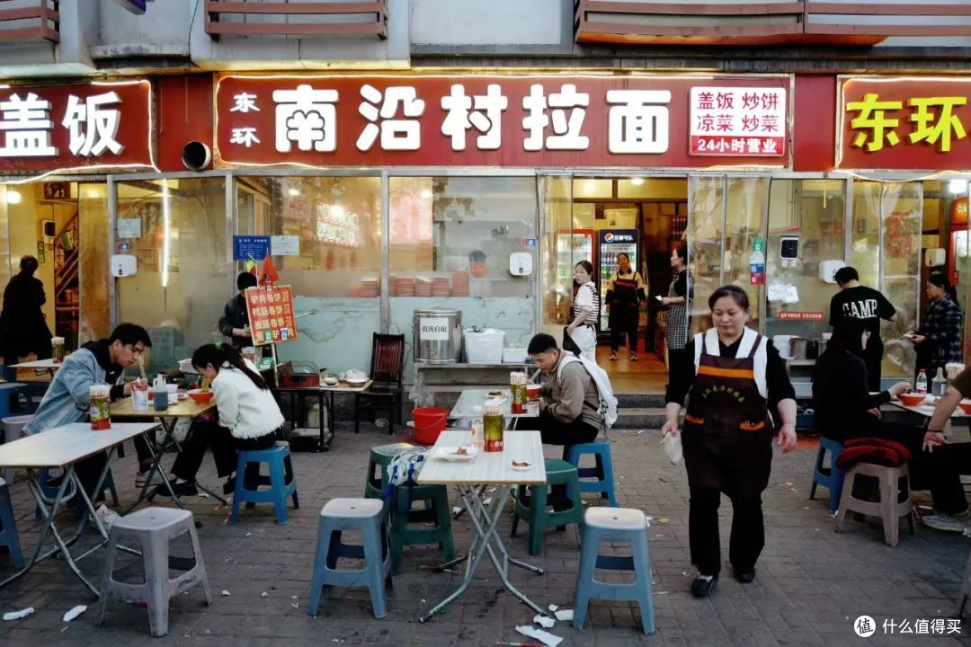 只花一块钱就吃饱了,被这座小城的物价震惊到!