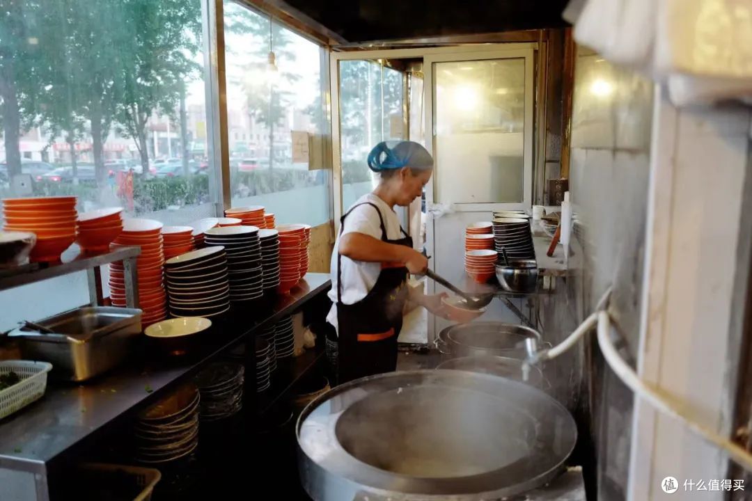 只花一块钱就吃饱了,被这座小城的物价震惊到!