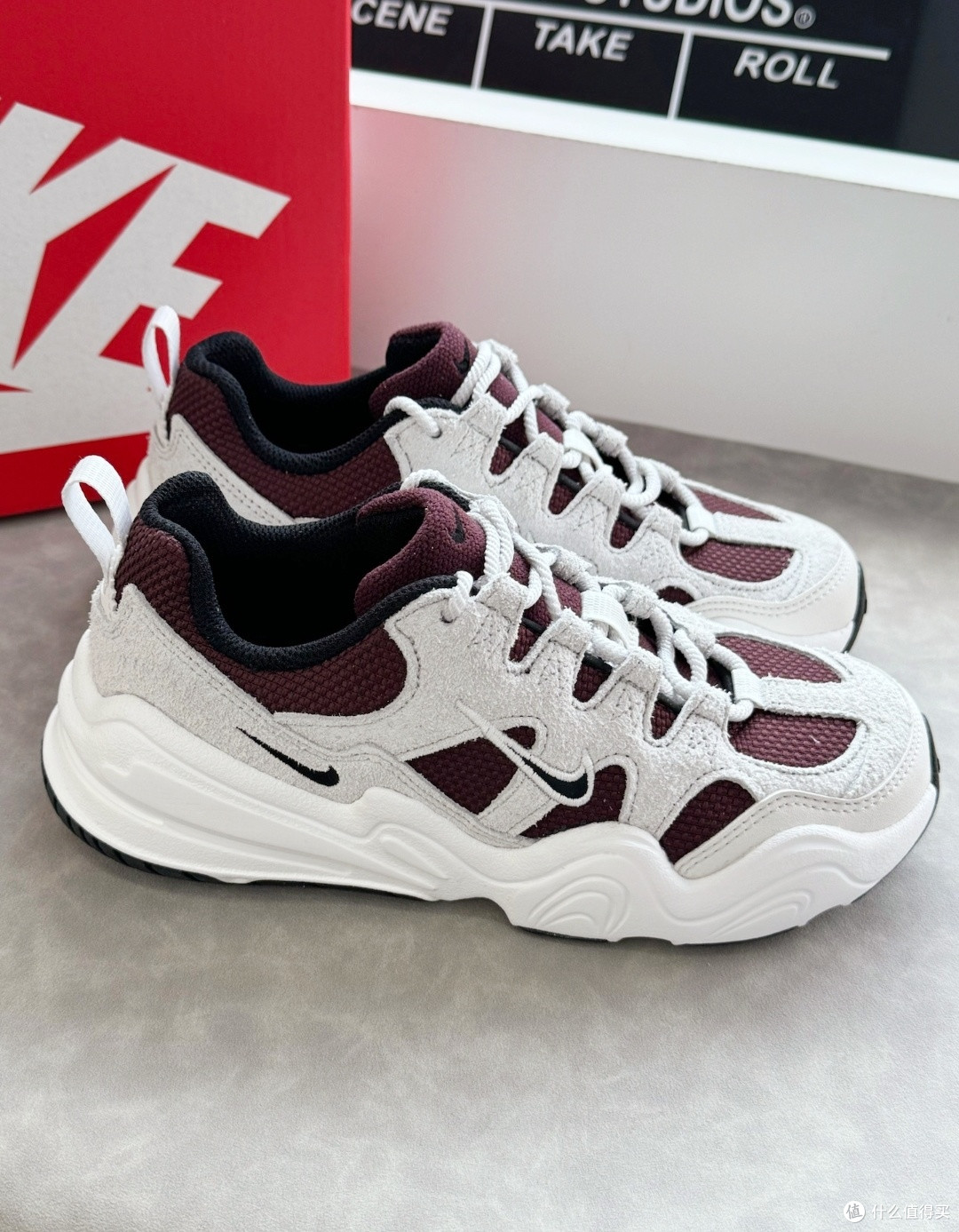 Nike Tech Hera 休闲运动鞋：高颜值、超舒适
