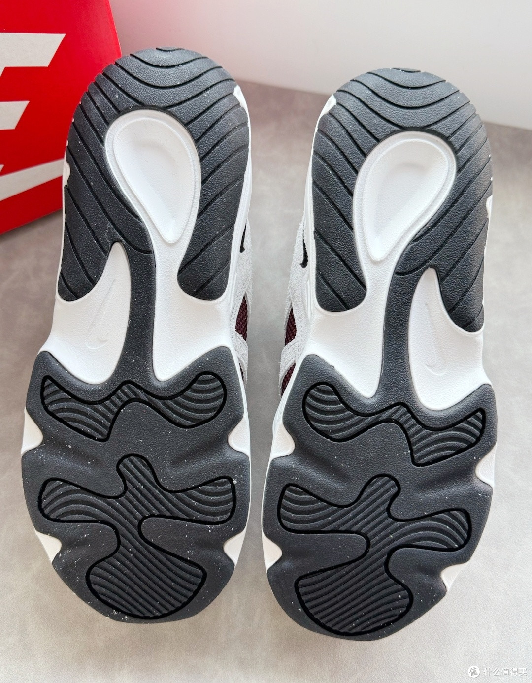 Nike Tech Hera 休闲运动鞋：高颜值、超舒适