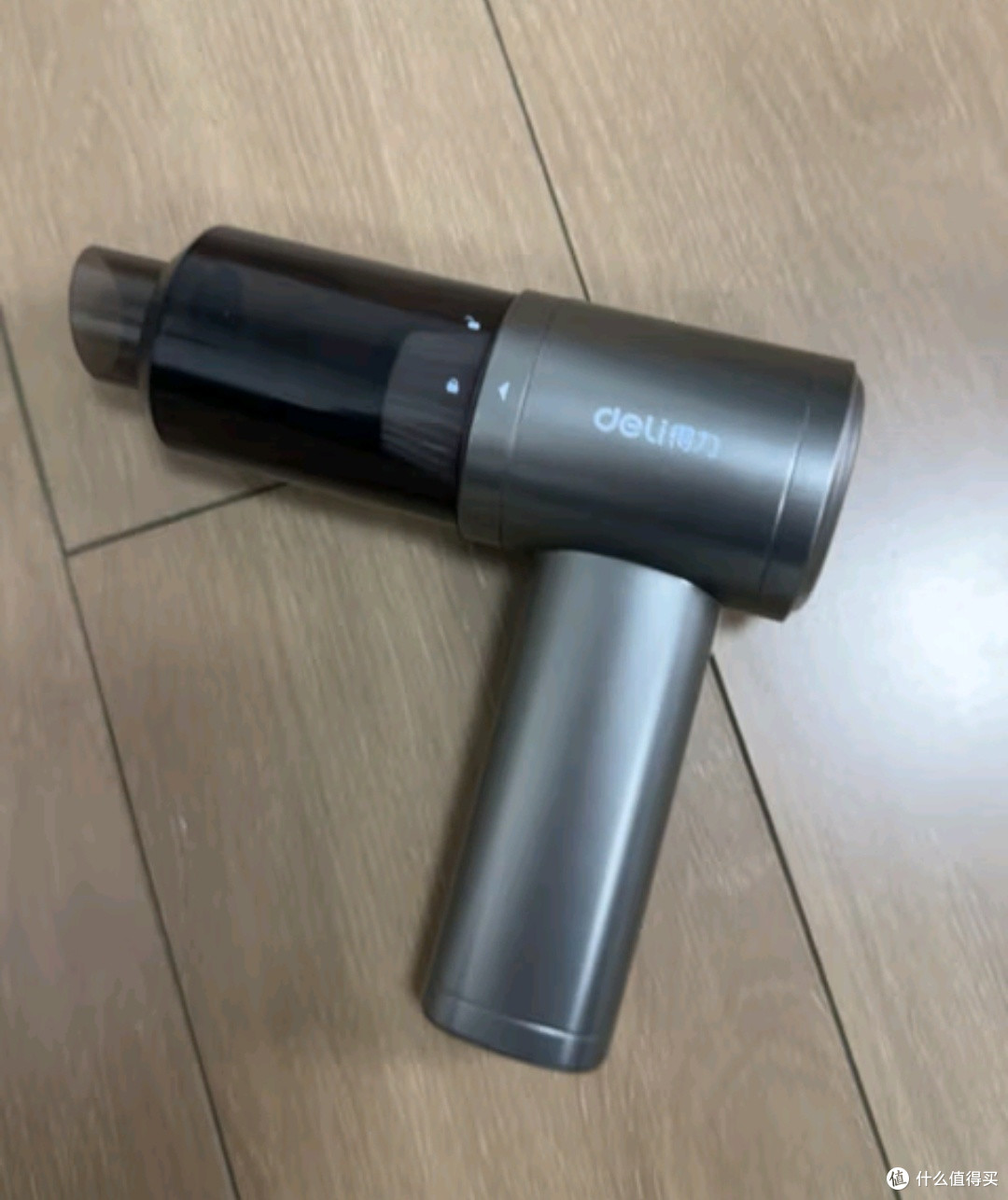 得力车载吸尘器：12000Pa大吸力让车内清洁化繁为简